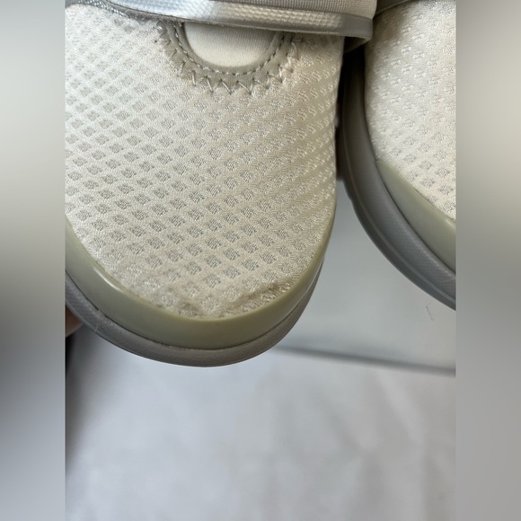 Bzees Roxy Silver and Gray Sneakers Size 6M NWT - Picture 5 of 10